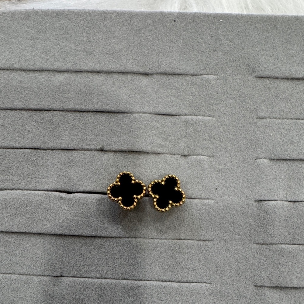 Elegant Black and Gold Clover Earrings